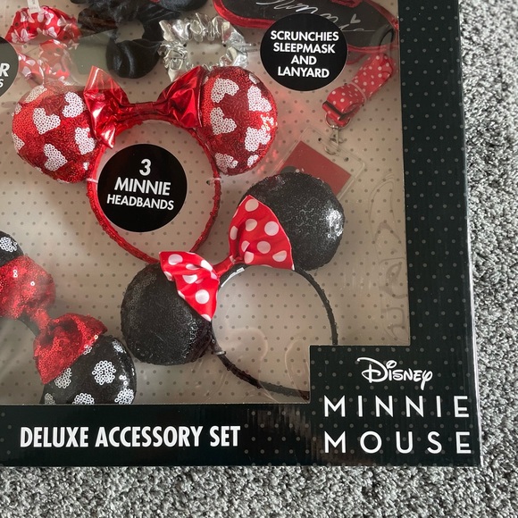 Disney Minnie Mouse Deluxe Accessory Set - Picture 5 of 7